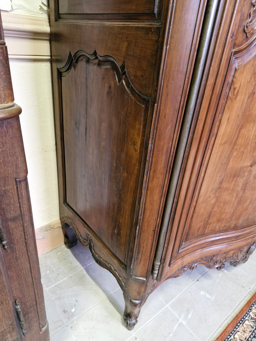 18th century, curved cabinet Rhône Valley Louis XV