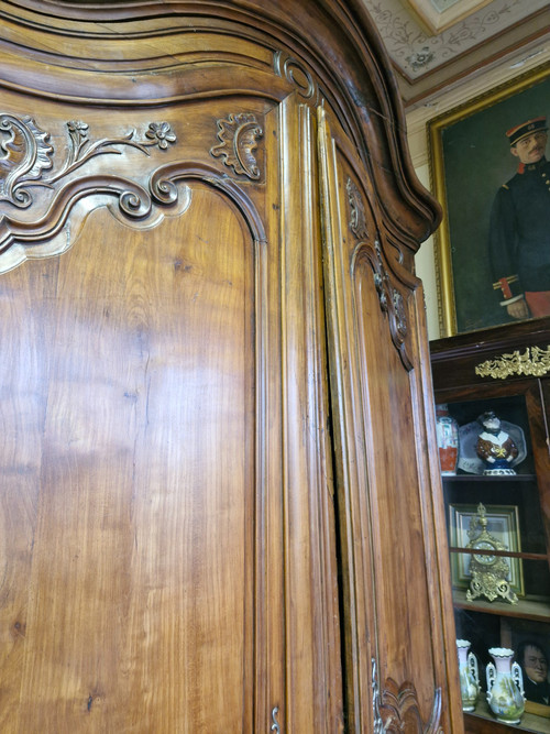 18th century, curved cabinet Rhône Valley Louis XV