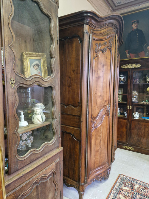 18th century, curved cabinet Rhône Valley Louis XV