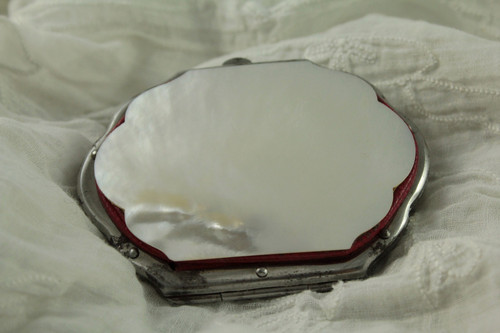 Purse, or box, in mother-of-pearl with monogrammed cartridge late 19th century