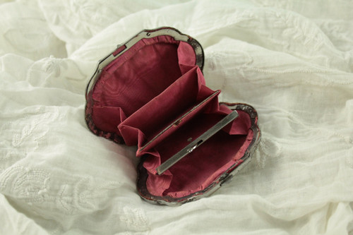 Purse, or box, in mother-of-pearl with monogrammed cartridge late 19th century