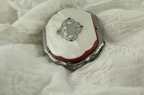 Purse, or box, in mother-of-pearl with monogrammed cartridge late 19th century