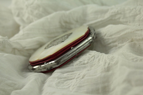 Purse, or box, in mother-of-pearl with monogrammed cartridge late 19th century