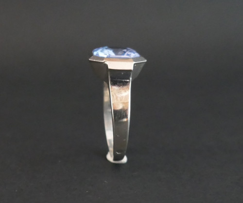 Bague Art Déco En Argent Sertie d'Un Spinelle Bleu De Synthèse.