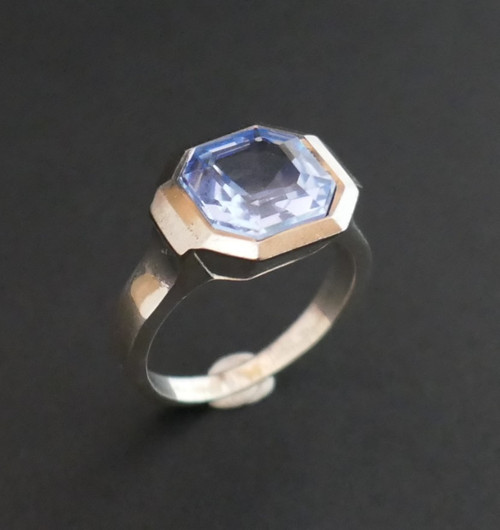 Bague Art Déco En Argent Sertie d'Un Spinelle Bleu De Synthèse.