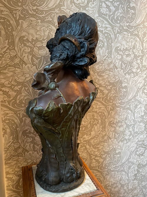 Busto di donna moresca nello stile di Goldschneider