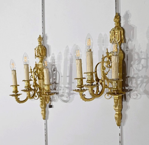 Pair of bronze wall lights, Louis XVI style - 1st part 19th century