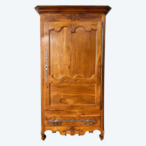 19th century Bonnetiere Vendéenne in walnut