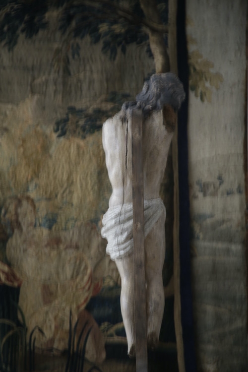 Grande Cristo in legno intagliato in policromia, fine del XVII secolo.