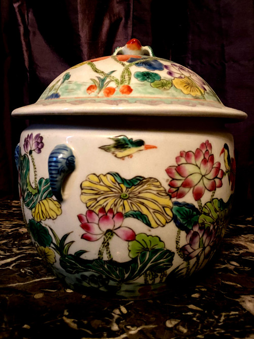 Ornamental Chinese porcelain ginger pot decorated with Lotus flowers, foliage and birds.