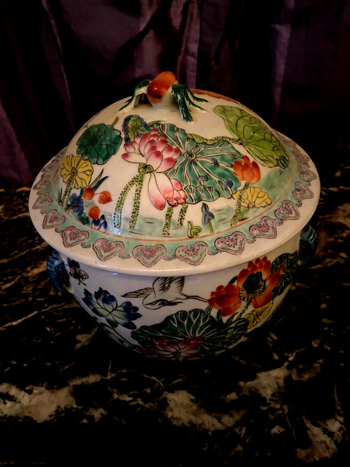 Ornamental Chinese porcelain ginger pot decorated with Lotus flowers, foliage and birds.