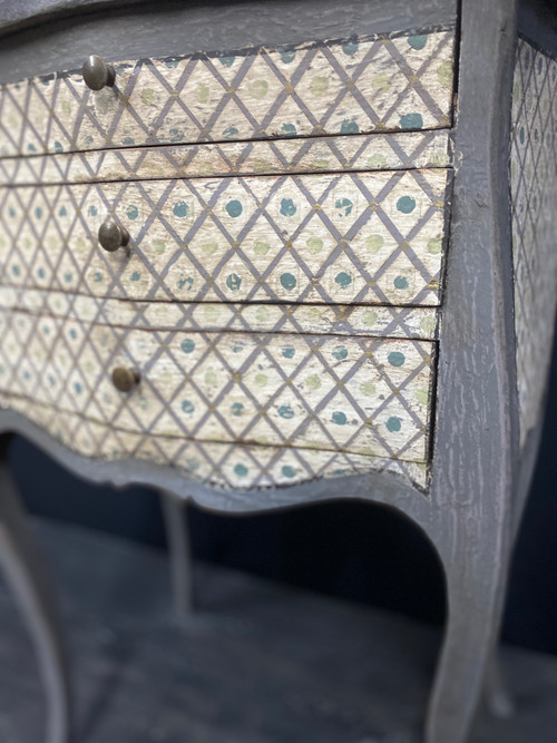 1930s Louis XV "entre deux galbée" chest of drawers with patina finish