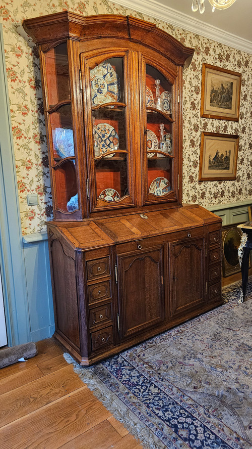 Grand Buffet Scriban Vitré, 18th Century Flanders.