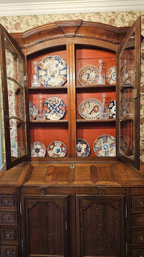 Grand Buffet Scriban Vitré, 18th Century Flanders.