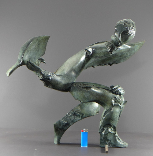 Bernard Vié (nato nel 1947), Statua in bronzo "Il giovane e l'uccello".