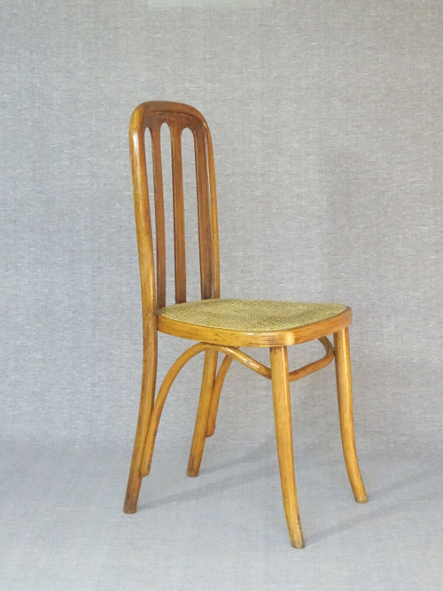 Chaise Thonet N°391 XV de 1925 cannée , teinte noyer