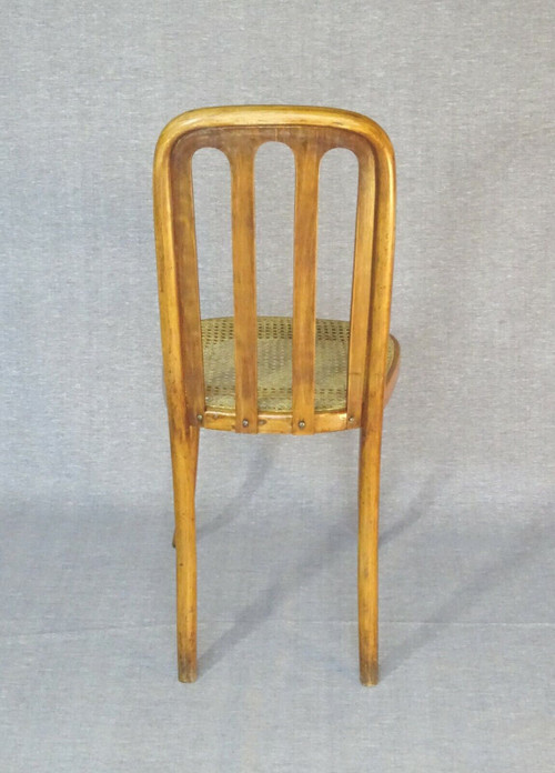 Chaise Thonet N°391 XV de 1925 cannée , teinte noyer