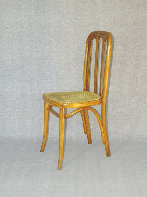 Chaise Thonet N°391 XV de 1925 cannée , teinte noyer