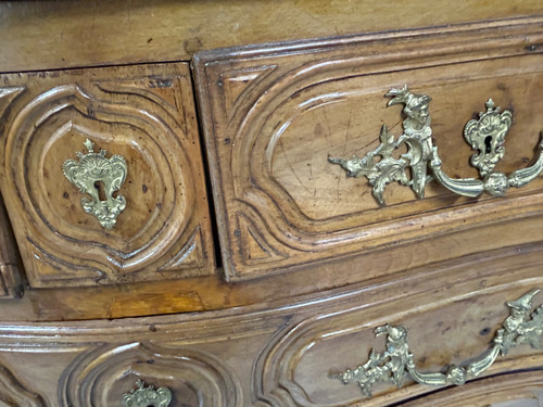 Louis XV walnut chest of drawers 18th century