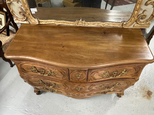 Louis XV walnut chest of drawers 18th century