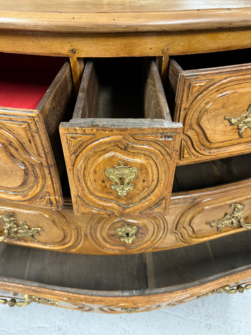 Louis XV walnut chest of drawers 18th century