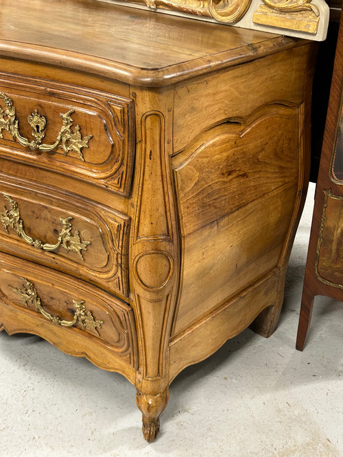 Louis XV walnut chest of drawers 18th century