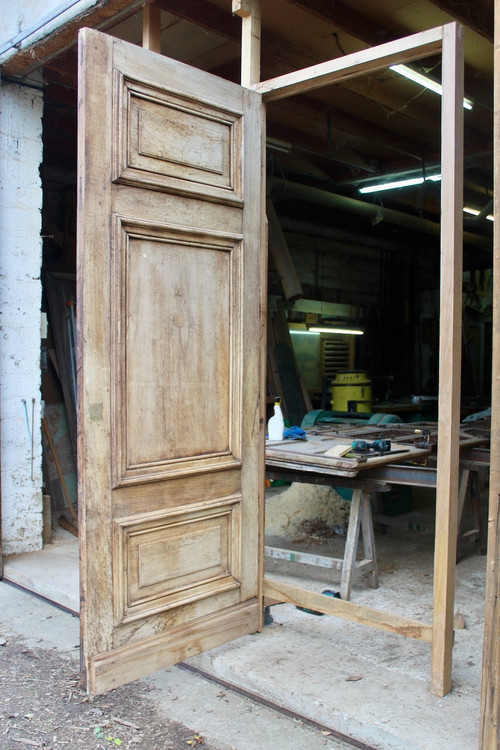 Important 19th century Haussmann walnut door