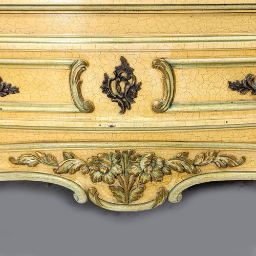 Antique Venetian Green and Gold Lacquered Rocaille Commode. Italian work from the 20th century