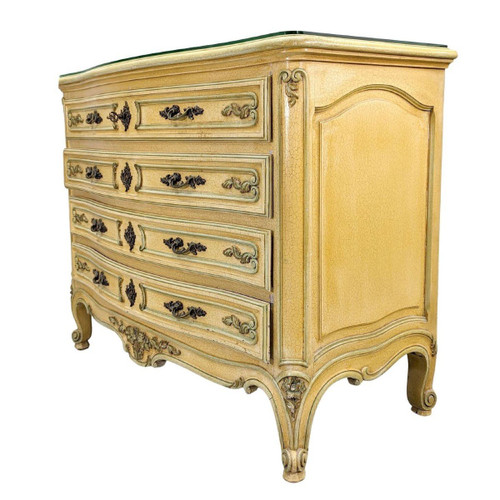 Antique Venetian Green and Gold Lacquered Rocaille Commode. Italian work from the 20th century