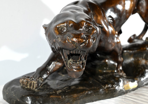 Tiger on the prowl" terracotta sculpture, signed T.Cartier - Early 20th century