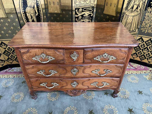 Louis XV period Parisian chest of drawers