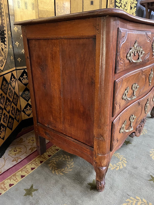 Louis XV period Parisian chest of drawers