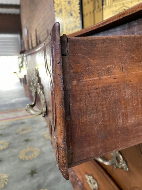 Louis XV period Parisian chest of drawers