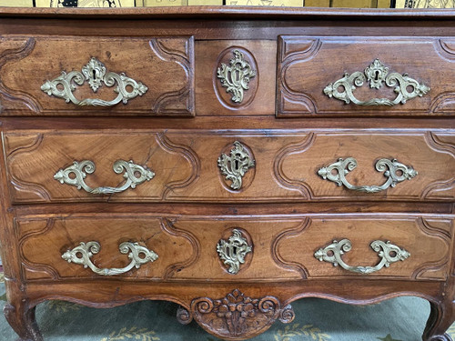 Louis XV period Parisian chest of drawers