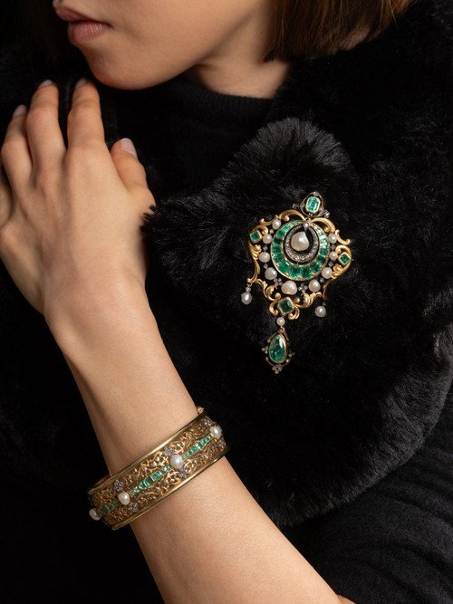 Beaumont & Cie,: Bangle Bracelet Adorned with Emeralds, Diamonds and Fine Pearls