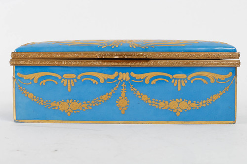 A late 19th century porcelain jewelry box