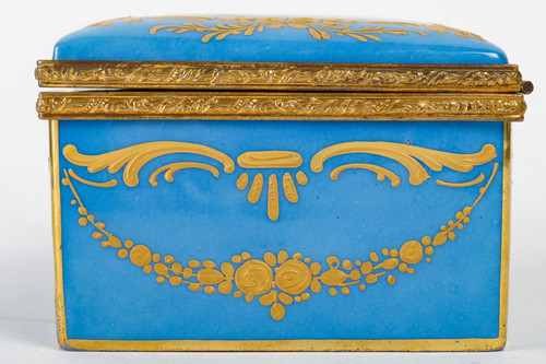 A late 19th century porcelain jewelry box