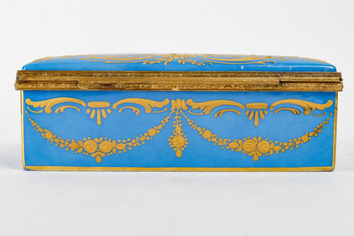 A late 19th century porcelain jewelry box