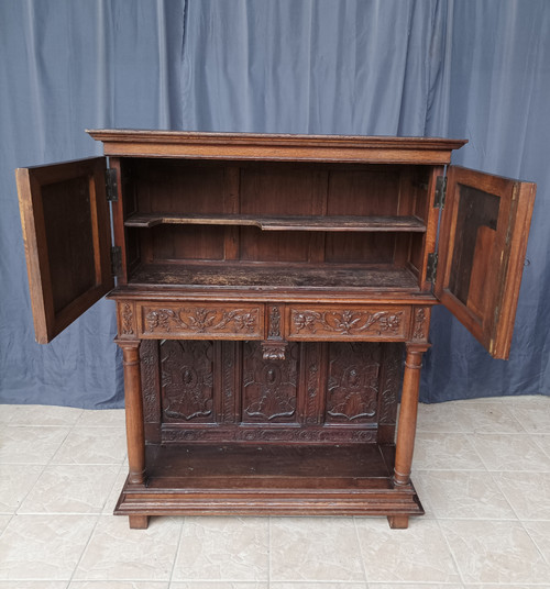 Renaissance sideboard in carved oak