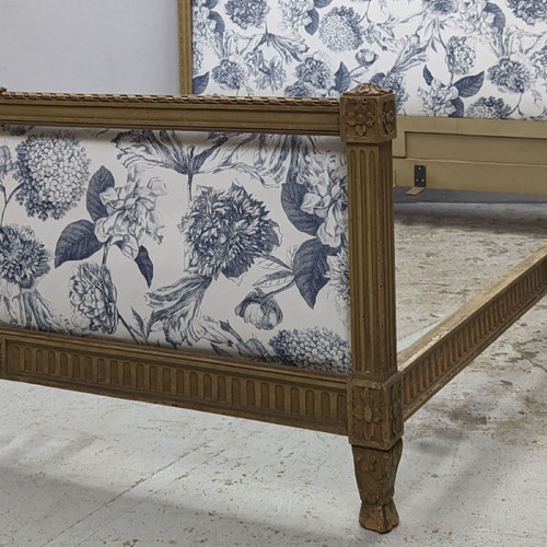 Louis XVI Style Bed In Trianon Lacquer Decorated With Garlands Upholstered With New