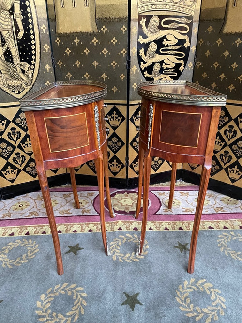 Pair De Tables De Chevet Demi-lune De Style Louis XV