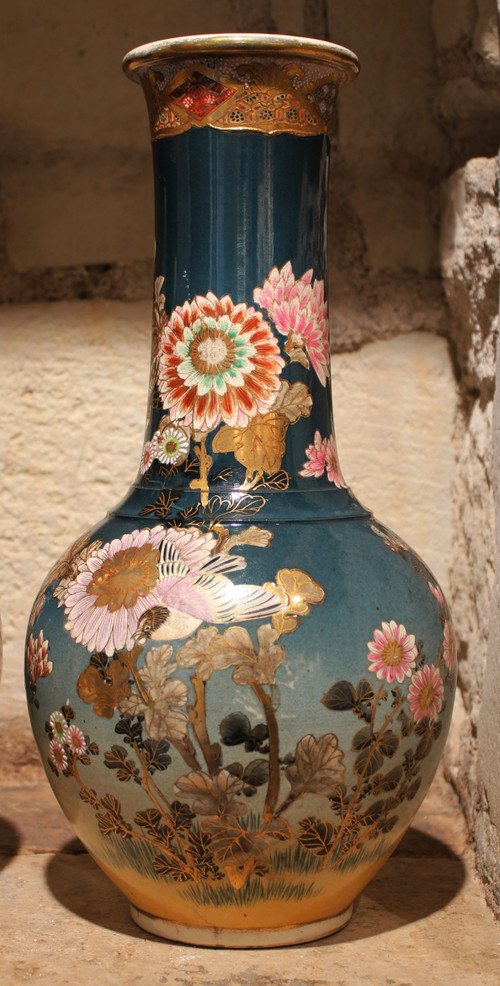 Pair of earthenware vases with blue background of birds and flowers Japan, Satsuma, circa 1900