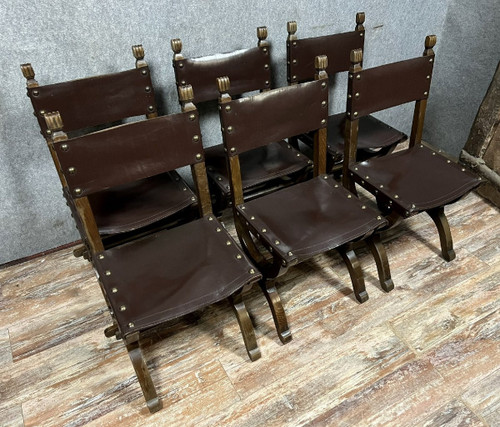 Série de 6 Spectaculaire chaises style médiévales en bois massif et cuir époque XIX circa 1850 