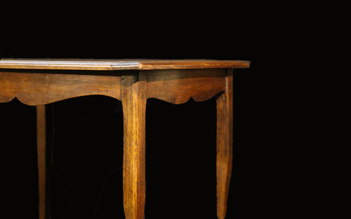 Petite table en noyer, Plateau parqueté, années 1920-30