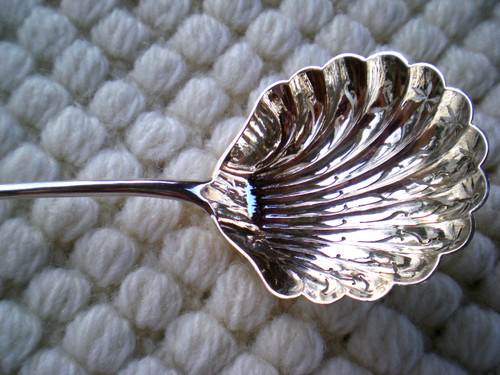 Napoleon III 19th century sprinkling spoon in solid silver, neck brace hallmark