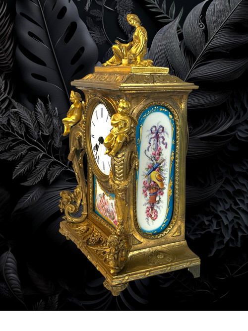 19th CENTURY CLOCK IN GILT BRONZE AND SÈVRES PORCELAIN DECORATED WITH CHARACTERS