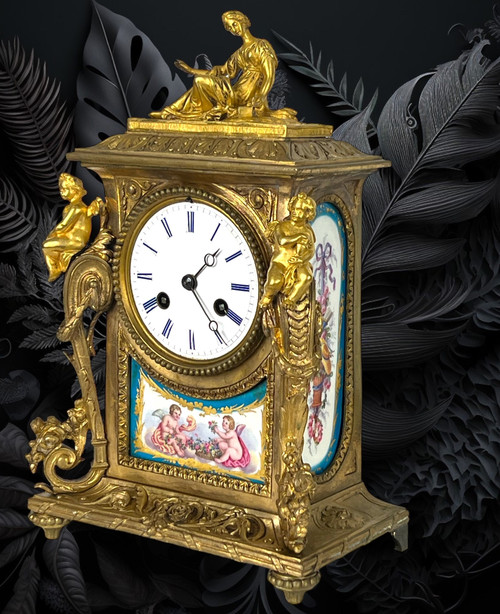 19th CENTURY CLOCK IN GILT BRONZE AND SÈVRES PORCELAIN DECORATED WITH CHARACTERS