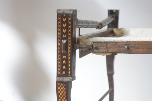 Foldable camp bed in rosewood and marquetry, 18th century.