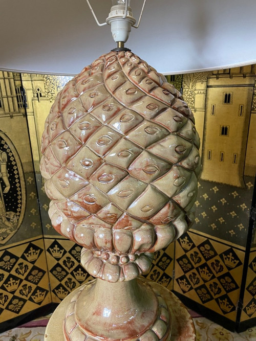 Pineapple lamp in terracotta on fluted column