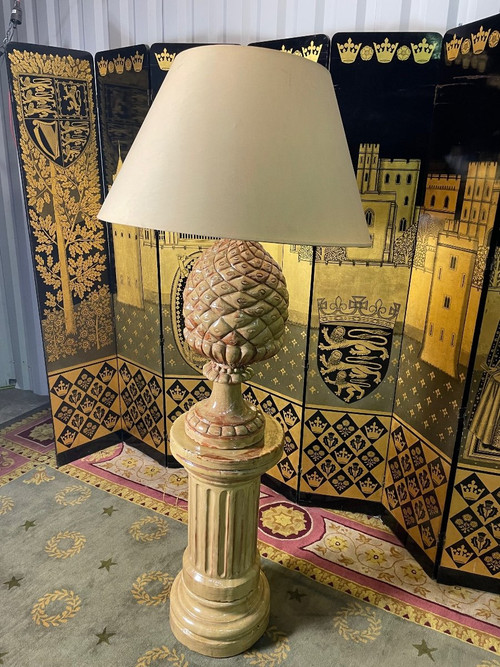 Pineapple lamp in terracotta on fluted column